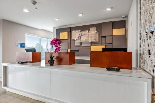 holiday inn express orlando lake buena vista area