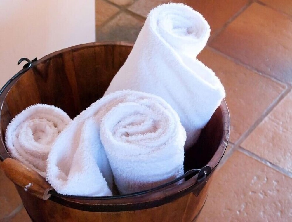 hawklee country house