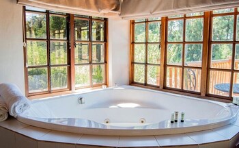 hawklee country house