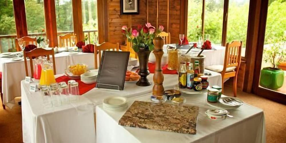 hawklee country house