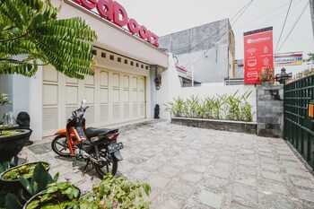 reddoorz syariah near gelora delta sidoarjo