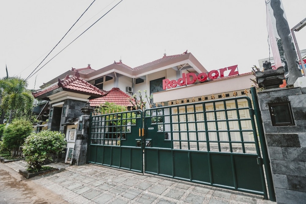 reddoorz syariah near gelora delta sidoarjo
