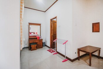 reddoorz syariah near gelora delta sidoarjo