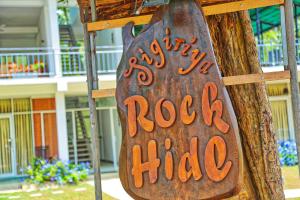 sigiriya rock hide