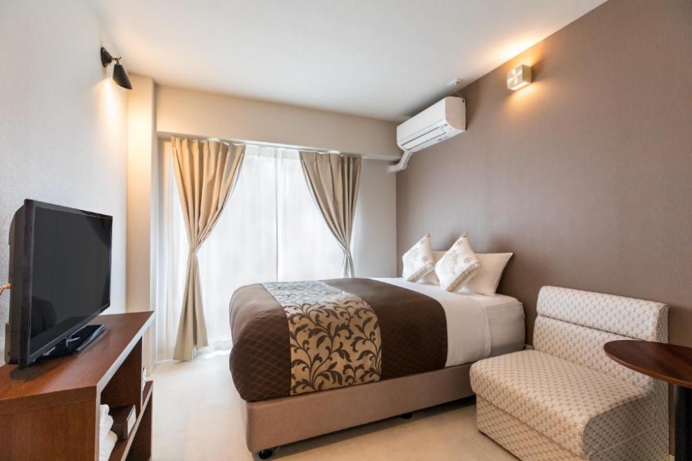 hotel mr kinjo golden cats