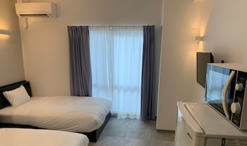 hotel mr kinjo golden cats