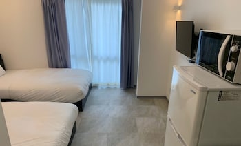 hotel mr kinjo golden cats