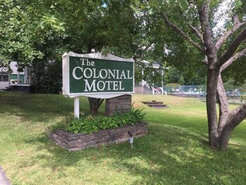 the colonial motel