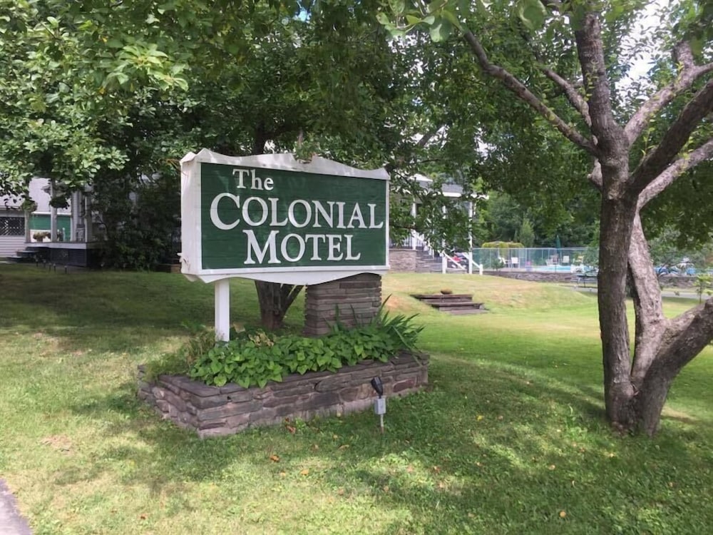 the colonial motel