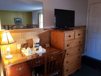 the colonial motel