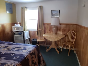 the colonial motel