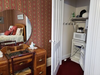 the colonial motel