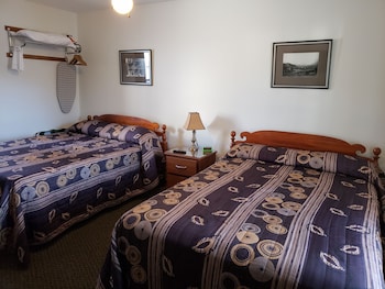 the colonial motel