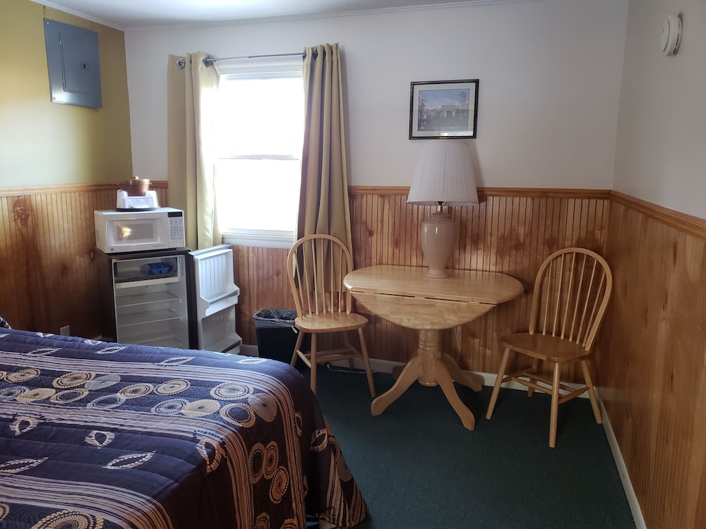 the colonial motel