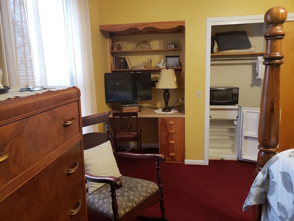the colonial motel
