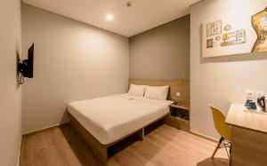 yellow bee tanah abang