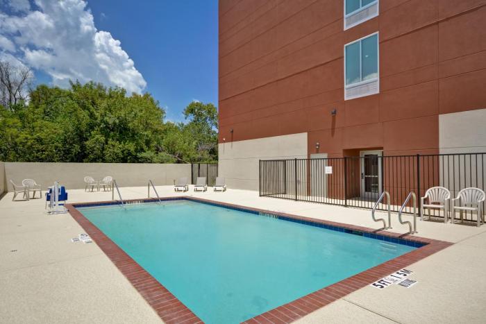 holiday inn ex and sts houston nasa boardwalk area