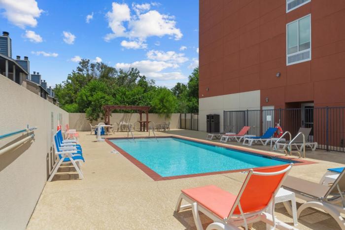 holiday inn ex and sts houston nasa boardwalk area