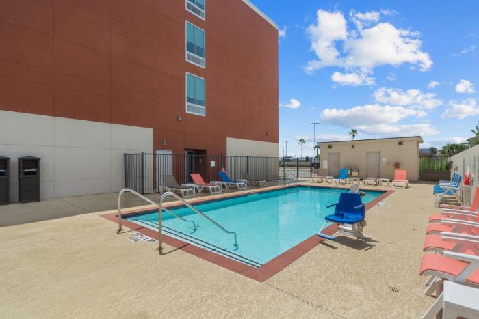 holiday inn ex and sts houston nasa boardwalk area
