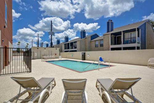 holiday inn ex and sts houston nasa boardwalk area