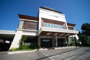 luminor hotel banyuwangi yos sudarso by wh