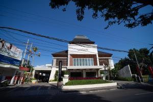 luminor hotel banyuwangi yos sudarso by wh
