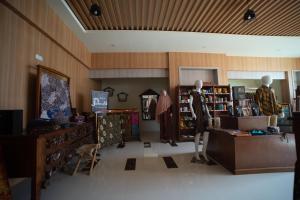 luminor hotel banyuwangi yos sudarso by wh