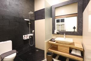 luminor hotel banyuwangi yos sudarso by wh