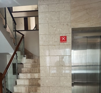 hotel amazone residency dlf phase 3