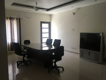 Hotel Amazone Residency - Dlf Phase 3,Lane V- Block, 37/8, Near Sri Ram School, Dlf Phase 3, Sector 24, Gurugram, Haryana 122010,3 star