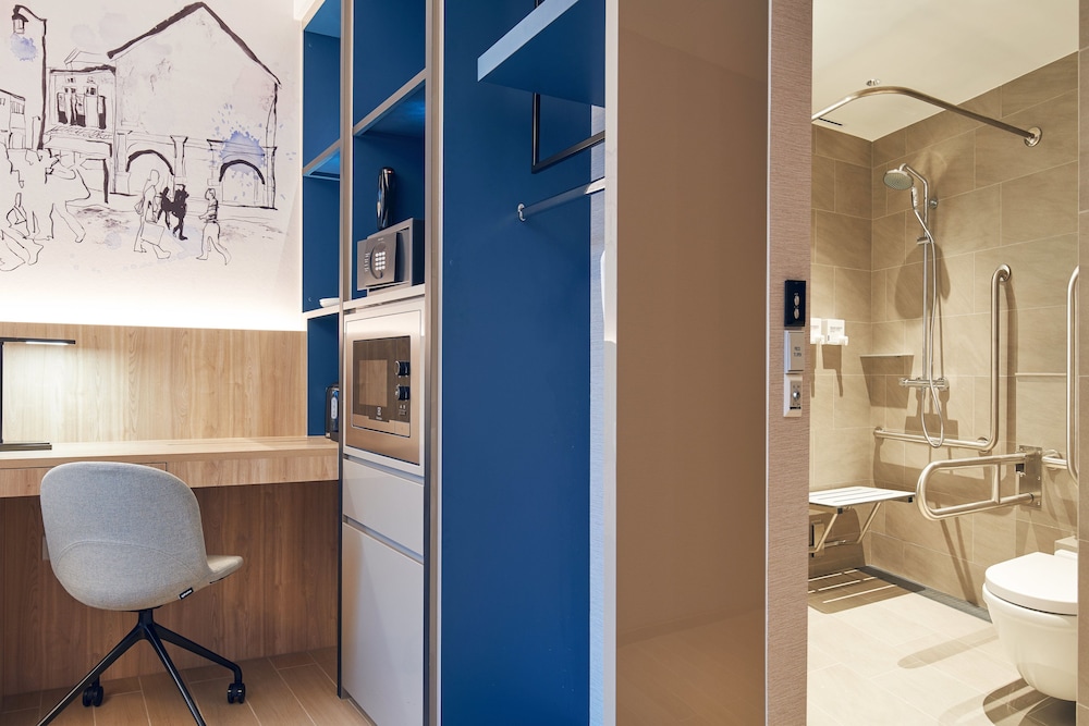 capri by fraser china square singapore