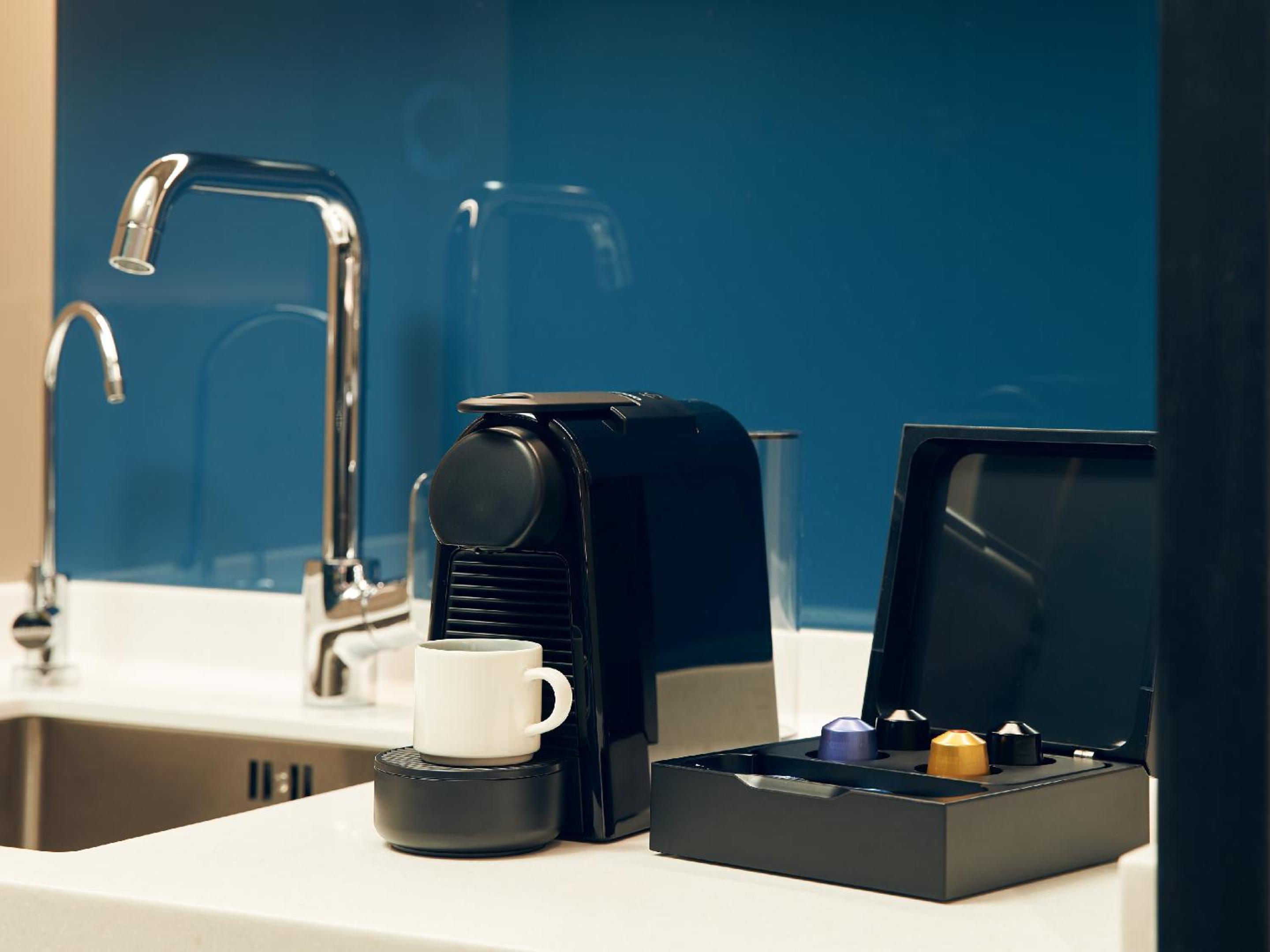 capri by fraser china square singapore