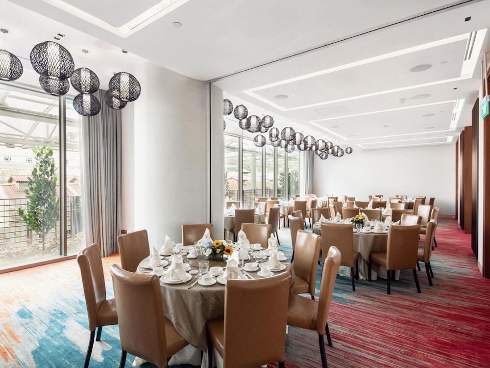 capri by fraser china square singapore
