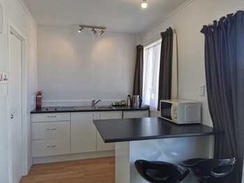 parakai geothermal motel