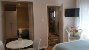 the greenhouse guesthouse