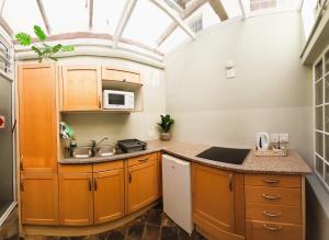 the greenhouse guesthouse