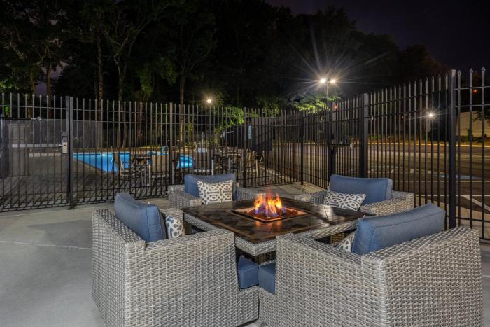hol inn exp atlanta arpt ne hapeville