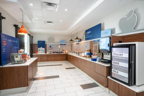 hol inn exp atlanta arpt ne hapeville