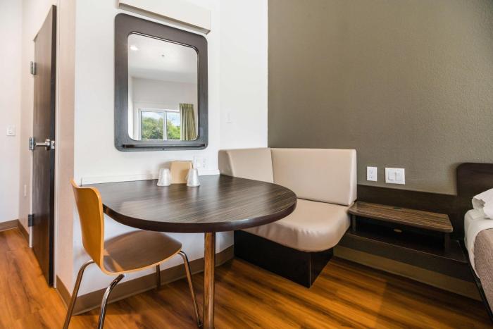 studio 6 corpus christi