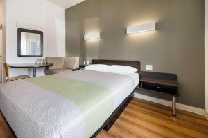 studio 6 corpus christi