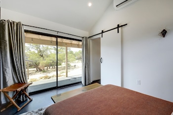 lucky arrow retreat dripping springs