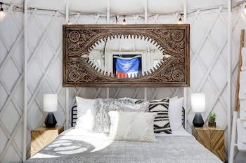 lucky arrow retreat dripping springs