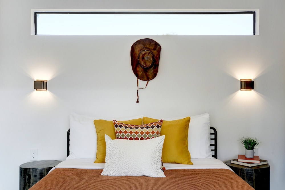 lucky arrow retreat dripping springs