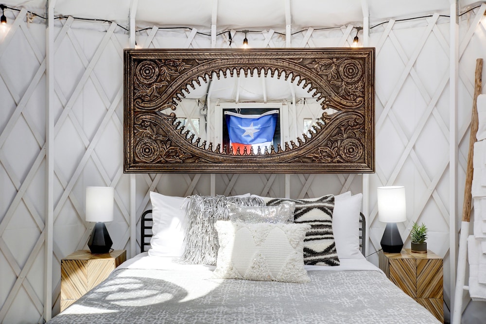 lucky arrow retreat dripping springs