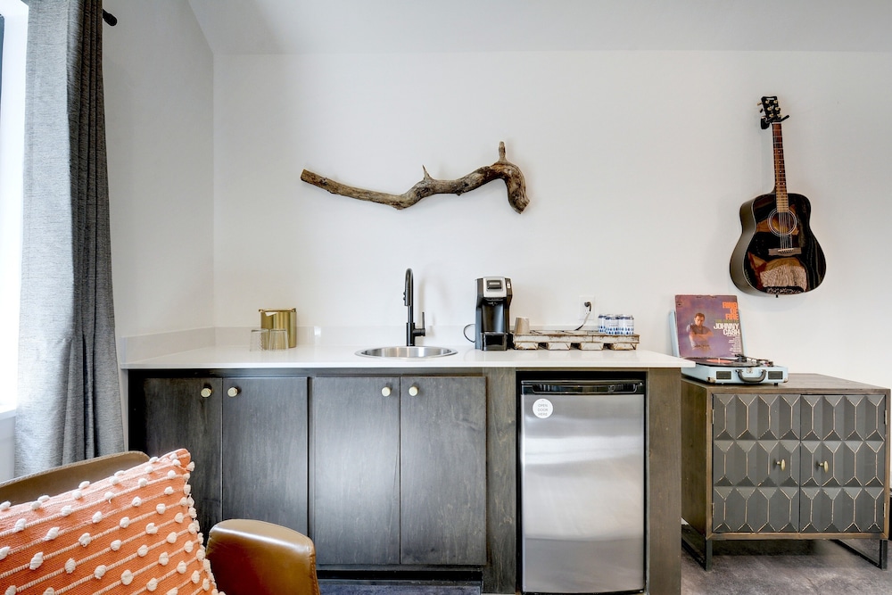 lucky arrow retreat dripping springs