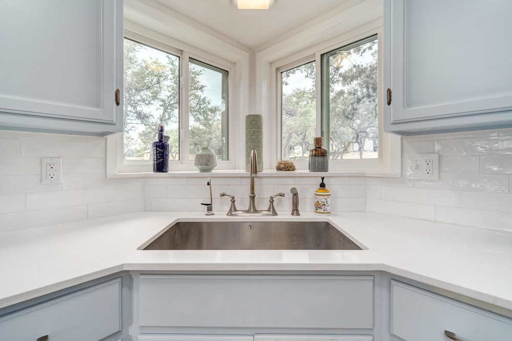 lucky arrow retreat dripping springs