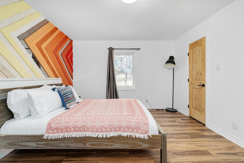 lucky arrow retreat dripping springs