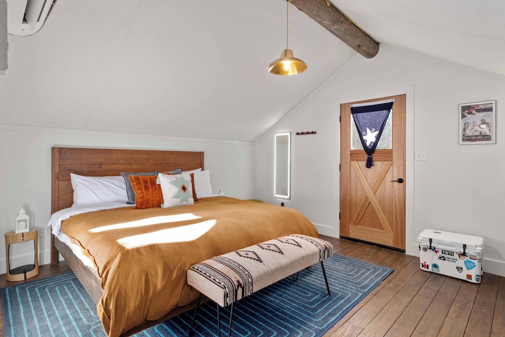 lucky arrow retreat dripping springs