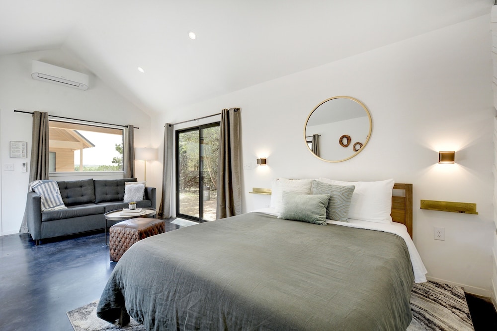 lucky arrow retreat dripping springs