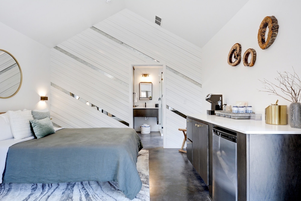 lucky arrow retreat dripping springs